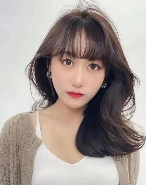 女生中长卷发造型图片大全时尚减龄修颜一次get