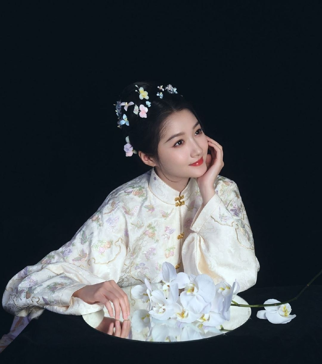 关晓彤明制汉服,关晓彤 彤姐第五次登上春晚,这次身穿明制马面裙给