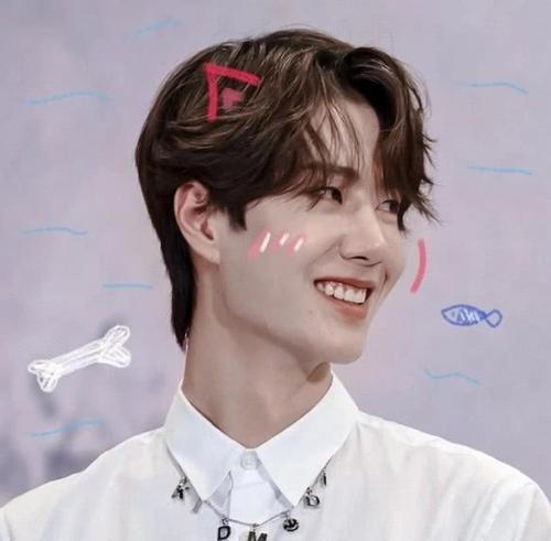 王一博超可爱头像