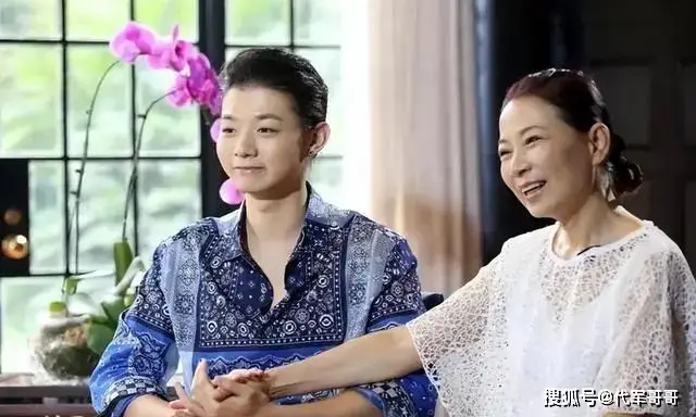 甜歌女神仲小萍:为了儿子30年不嫁,最终却落得凄惨的下场_生活_孩子