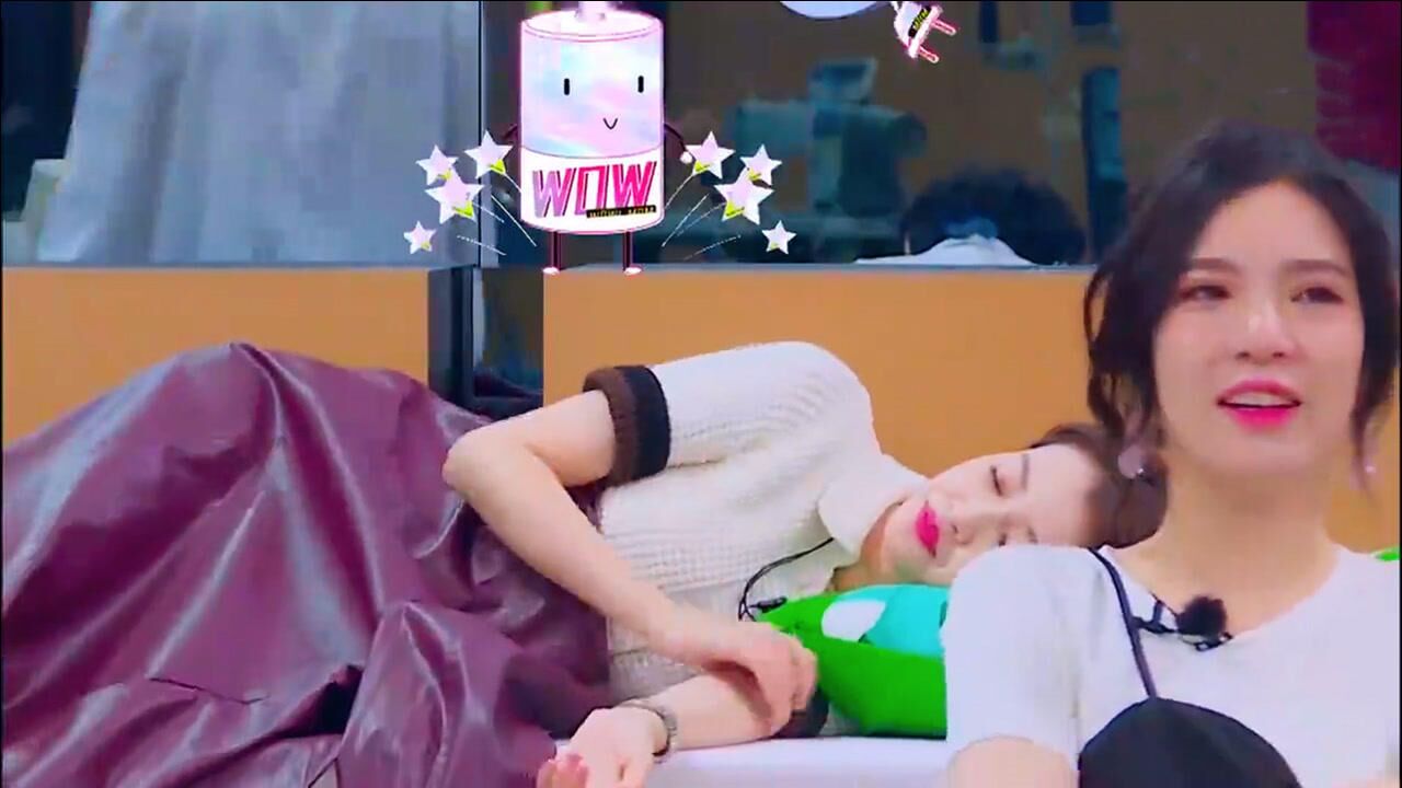 终于知道董子健为什么娶了孙怡,看她睡姿,太有夫妻相!丨妈妈好看