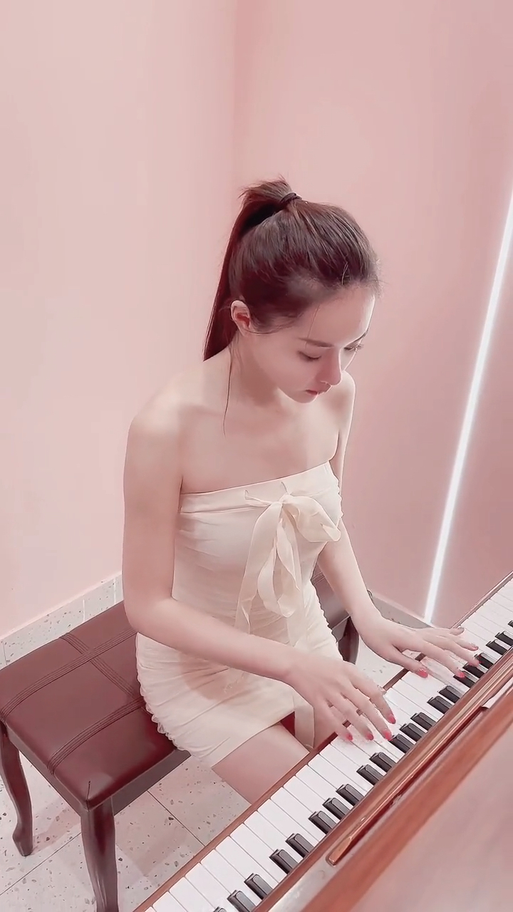 性感美女#会弹钢琴的女孩真是美