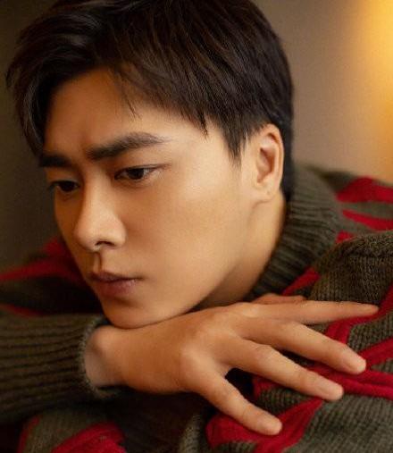 原创李易峰罕见的出席活动如今33岁依旧帅气颜值也更是没得说