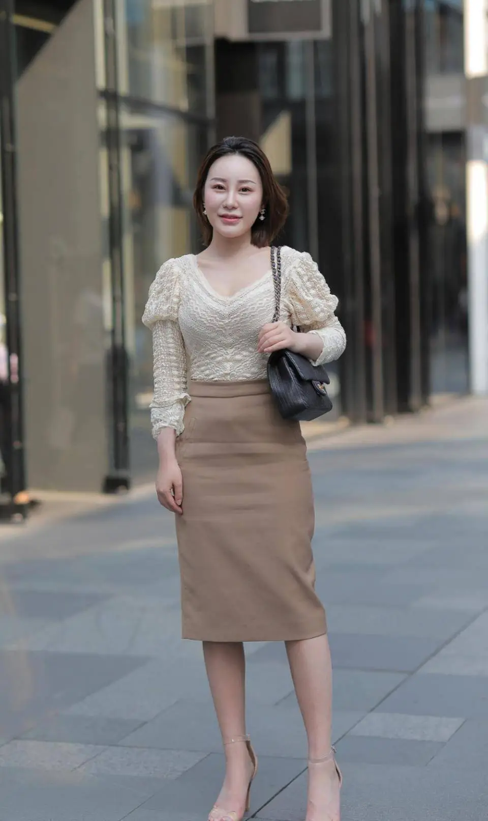 微胖女人穿裙子,与其追逐时尚潮流,不如注重品质,穿出高级感