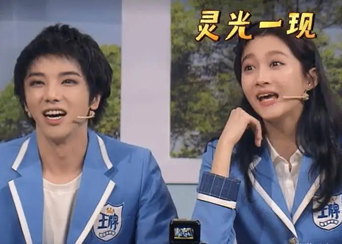 原创关晓彤对华晨宇太上心私下歌单都是华晨宇的歌鹿晗都没这待遇