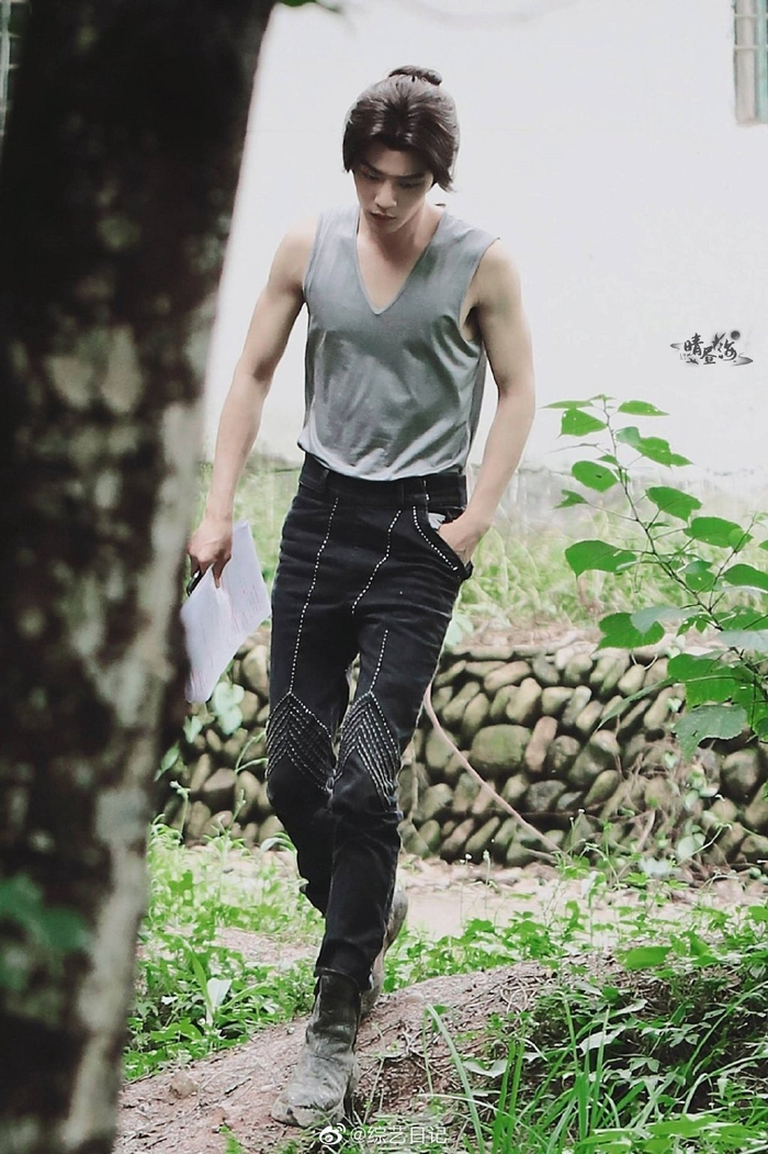 肖战腹肌好明显这是我可以免费看的嘛