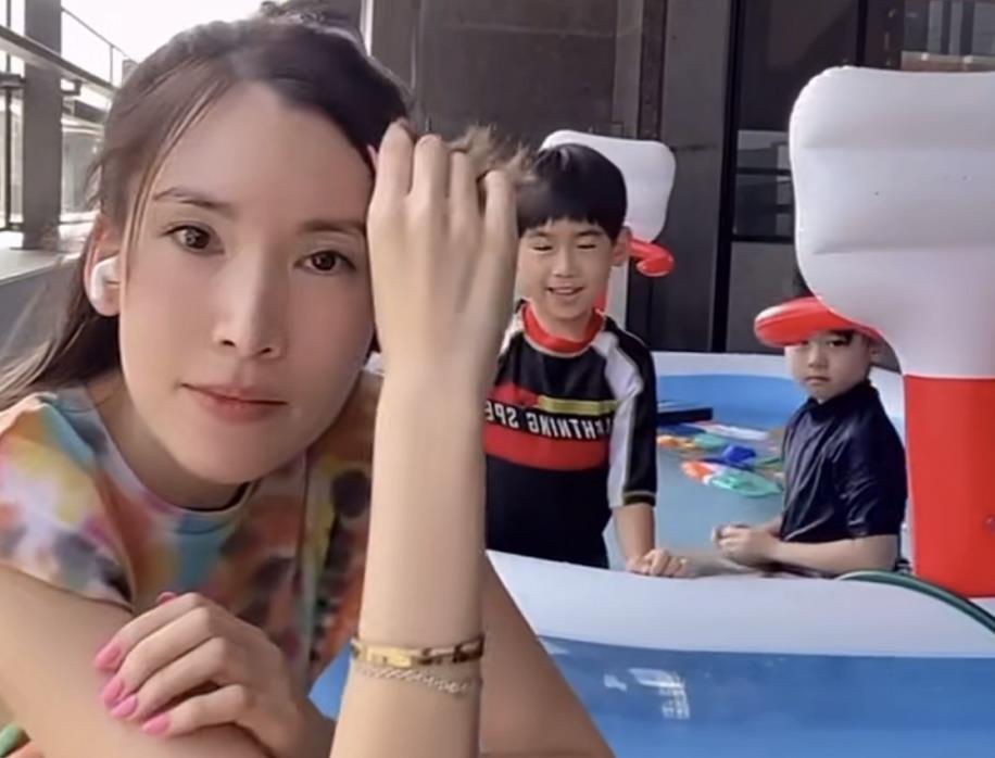 原创陈若仪分享亲子照却无意暴露身后豪宅明星的收入果然不简单