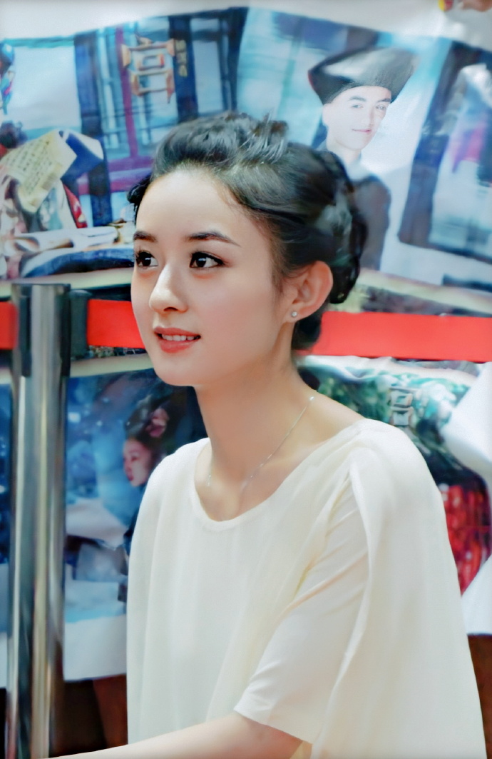 颖宝 小赵会永远喜欢自律自强长的漂亮还努力的中国国民女演员赵丽颖