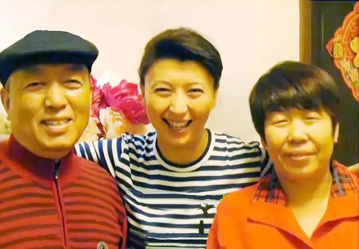 闫学晶现任老公叫什么名字(马明东是干什么的简介个人资料)(图13)