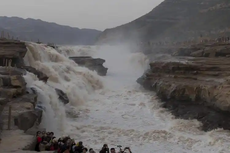 陪伴父母西安延安红色之旅(五)黄河壶口瀑布 - 美篇