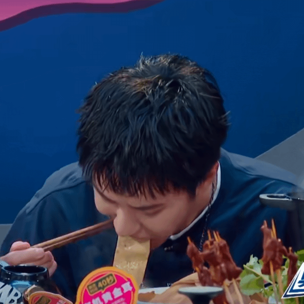 看王一博吃东西你有没有点饿?