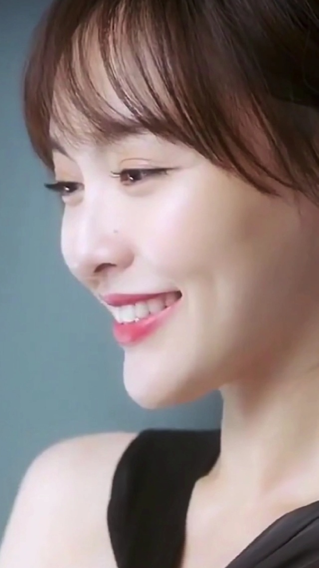 唐嫣的侧脸看着好美啊