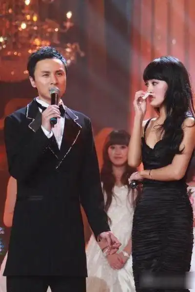 朱桢离婚 其妻欧阳慧霏微博晒名牌被称奇葩