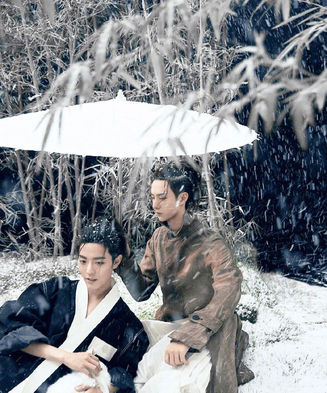 王一博肖战"时尚芭莎"再同框,一正一邪,古装穿搭超懂你的心!