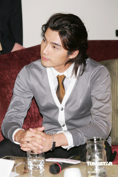 《斗牛要不要》首映 李威曝贺军翔对他下咸猪手