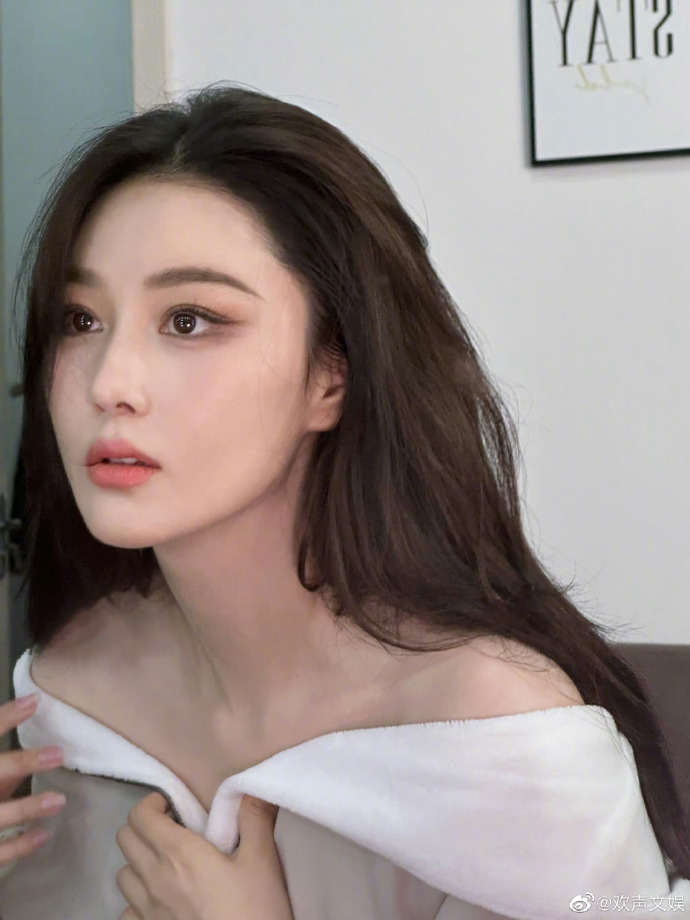 张馨予露肩随拍##张馨予直角肩