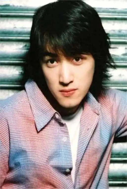 两年后再看胡歌,才懂得他为何离开薛佳凝,转身投入圈外妻子怀抱