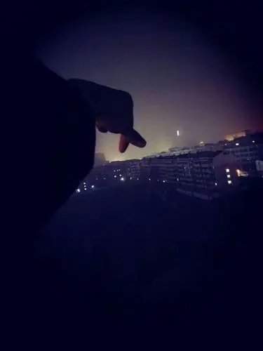 一个人的夜晚,心归何处,窗外灯火阑珊,屋内独自一人看芸芸众生.