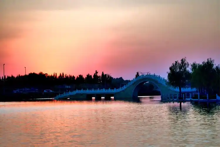 晨曦暮色红莲湖【长焦镜头下的景色】