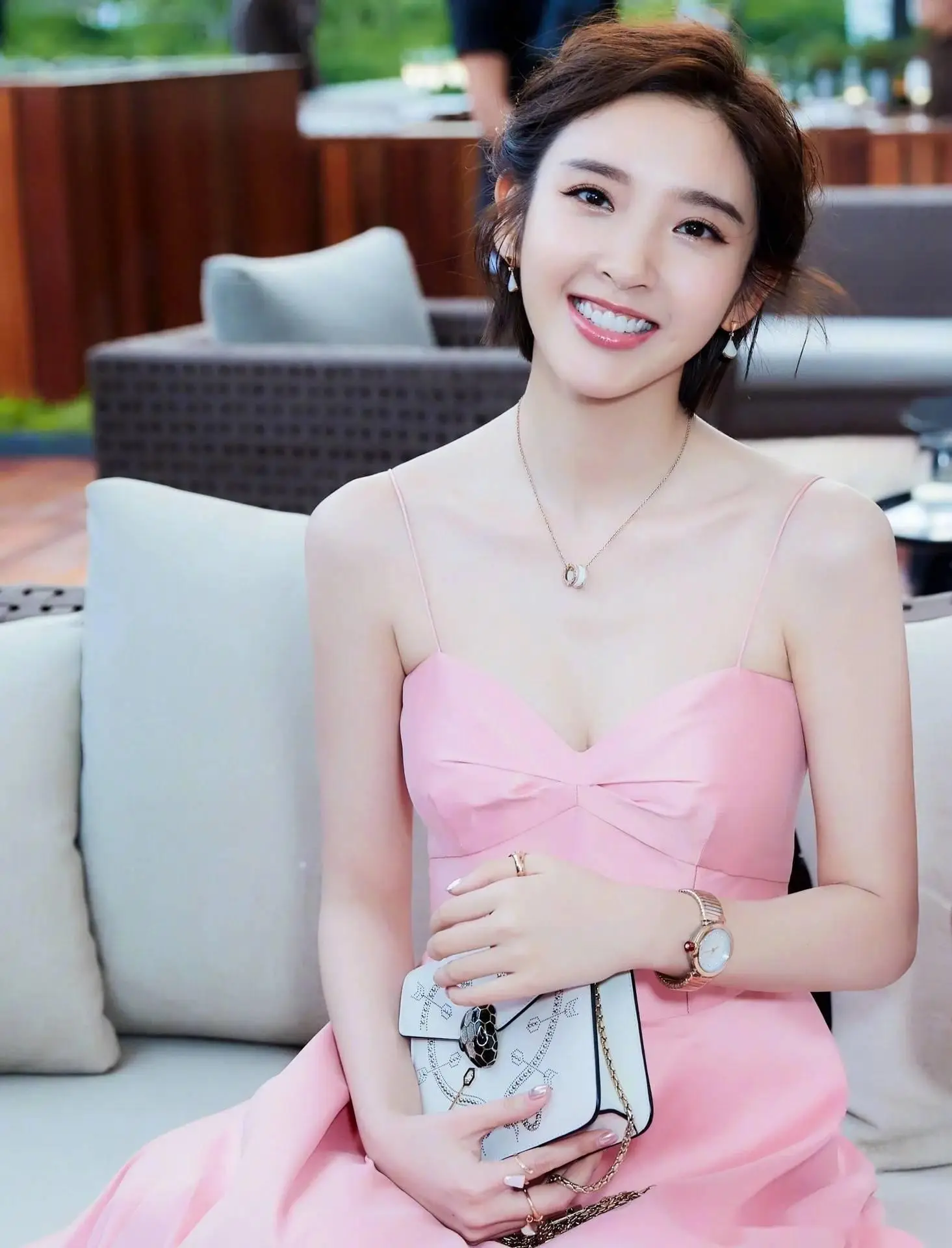 唐艺昕,32岁女神的凹凸有致身材令人羡慕!