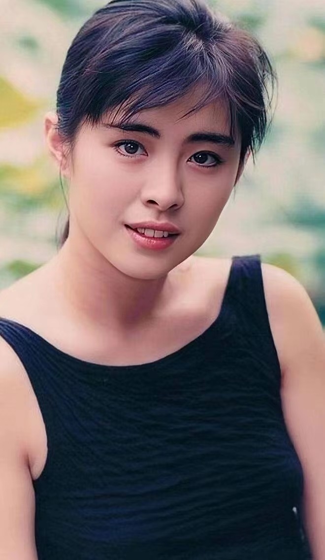 王祖贤年轻时有多美? 早期的香港美女如云,没有滤镜和浓妆艳抹.