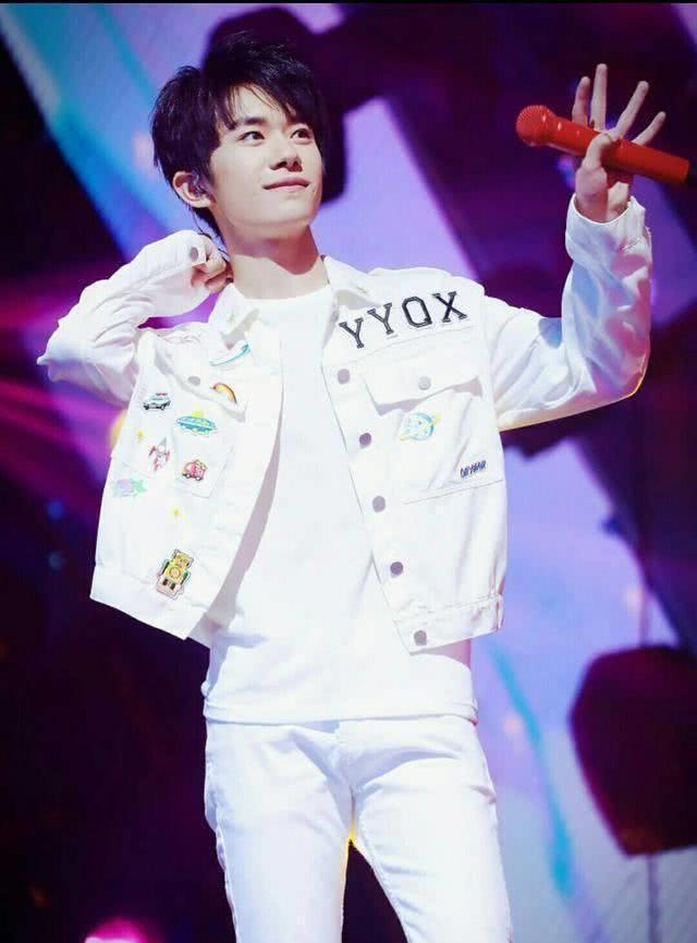 如果易烊千玺公布恋情,我能怎么办,有魅力又不是我崽的错_一个人_胡先