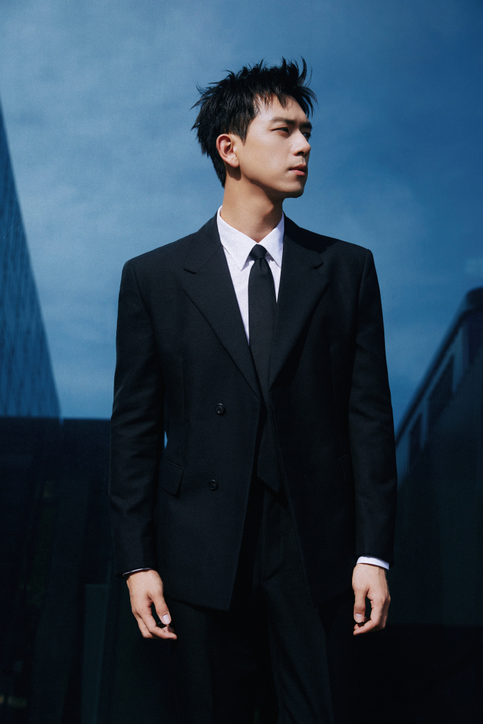 2023大湾区电影音乐晚会@李现ing@时代少年团-贺峻霖黑西装同台互动