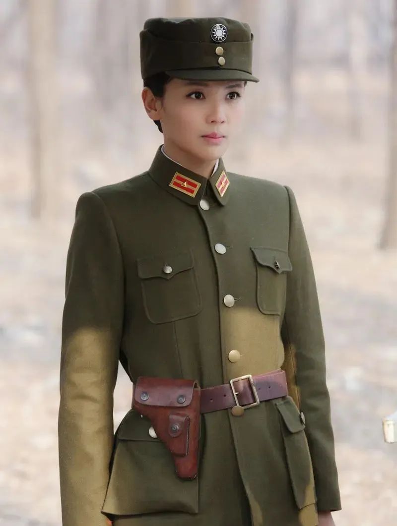 原创15位女星穿军装把殷桃周冬雨等放在一起差距就出来了