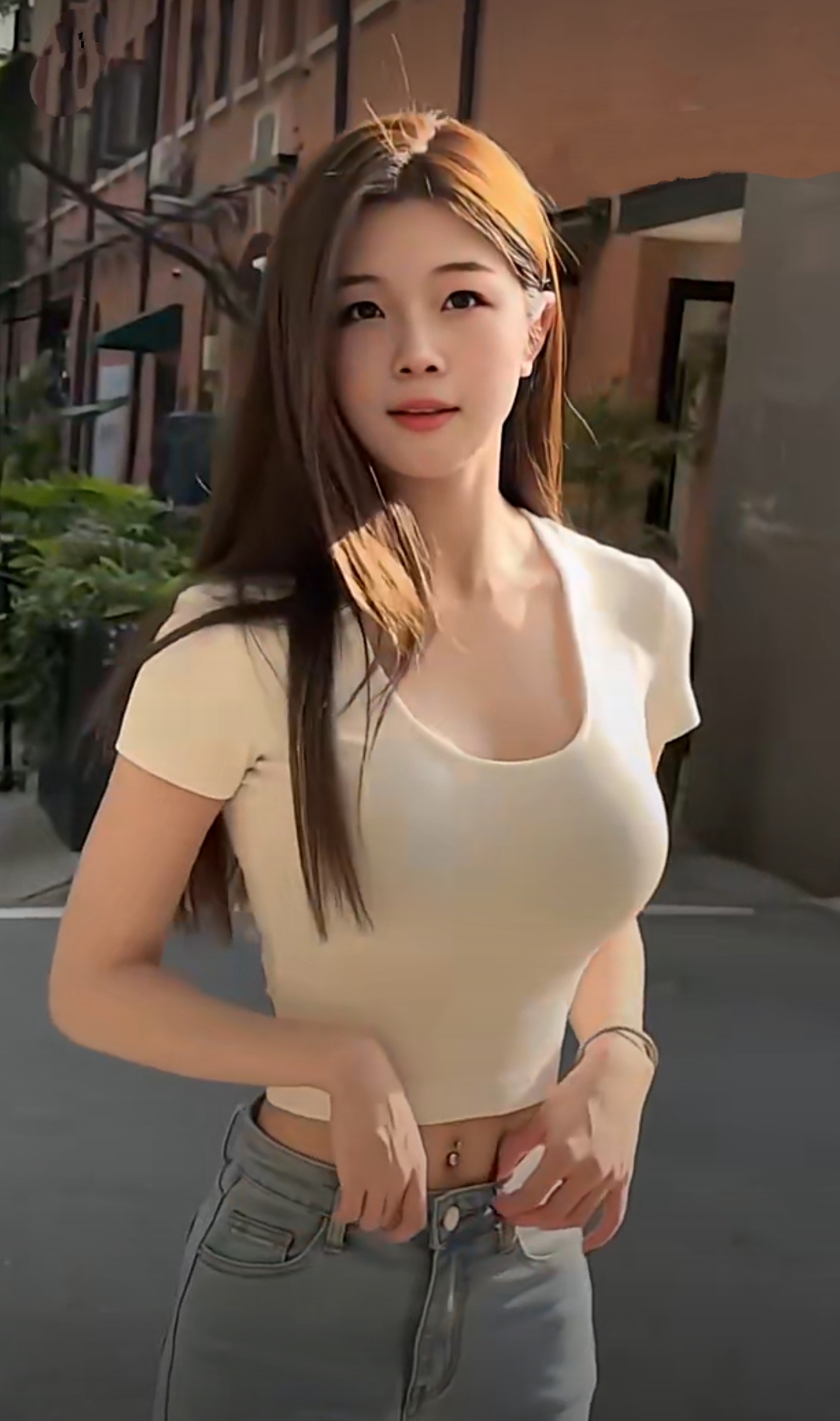 靓丽的t恤牛仔裤美女,玲珑的曲线展现出极品好身材#遇见好身材# #美女