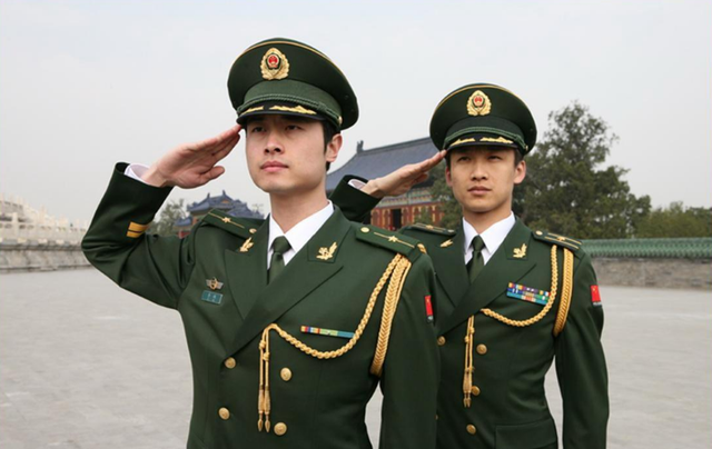 军装左胸的"马赛克"到底是啥?中美差别还真大