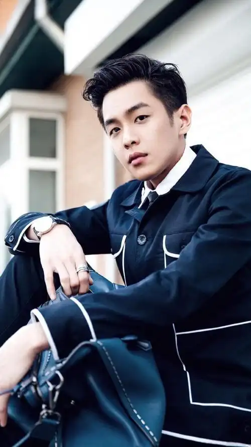 人气男星张若昀帅气图片合集