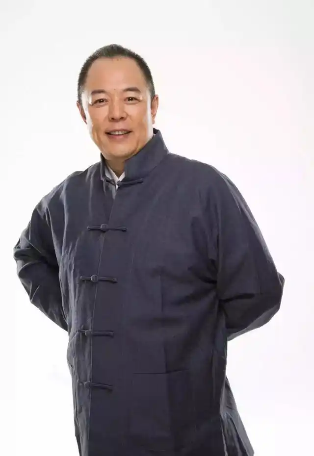 66岁坐上轮椅的张铁林,他怎么了?