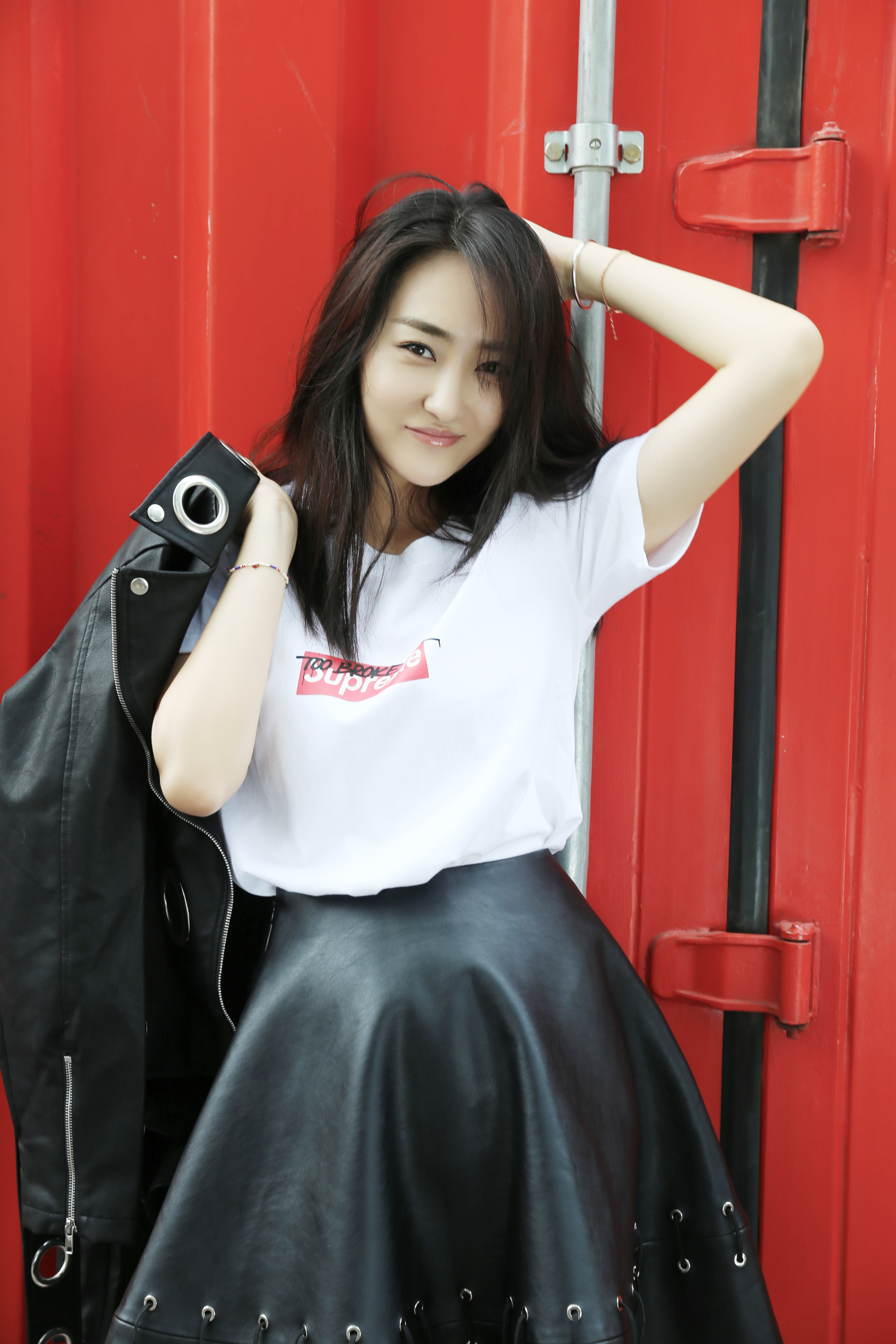 高姝瑶街拍写真 leather skirt演绎时尚嘉人