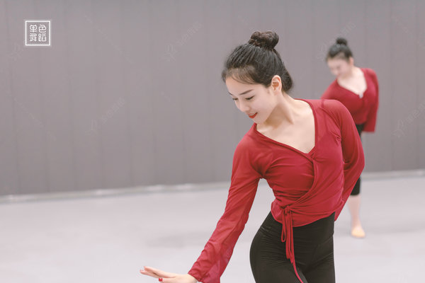 舞蹈课热身动作有哪些?热身动作的目的