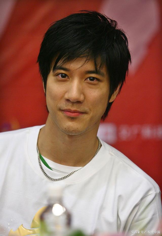 如果不是王力宏官宣和李靓蕾申请离婚,这一档家事或许还不会像现在