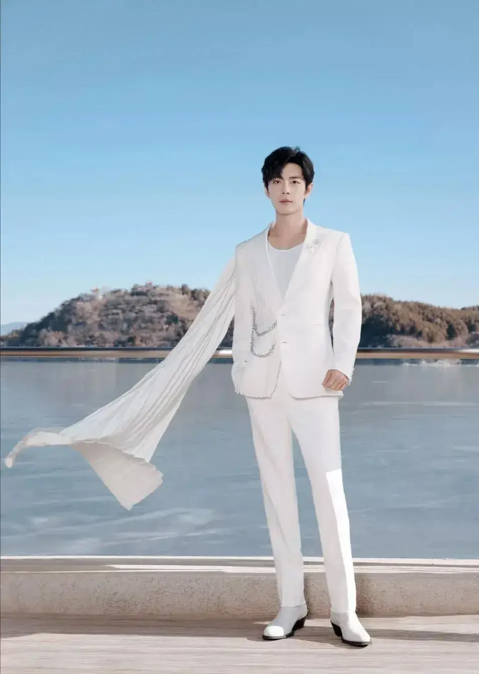 视听盛典,男星偏爱白色,肖战帅气,成毅迷人,周深有型,王晰酷_造型
