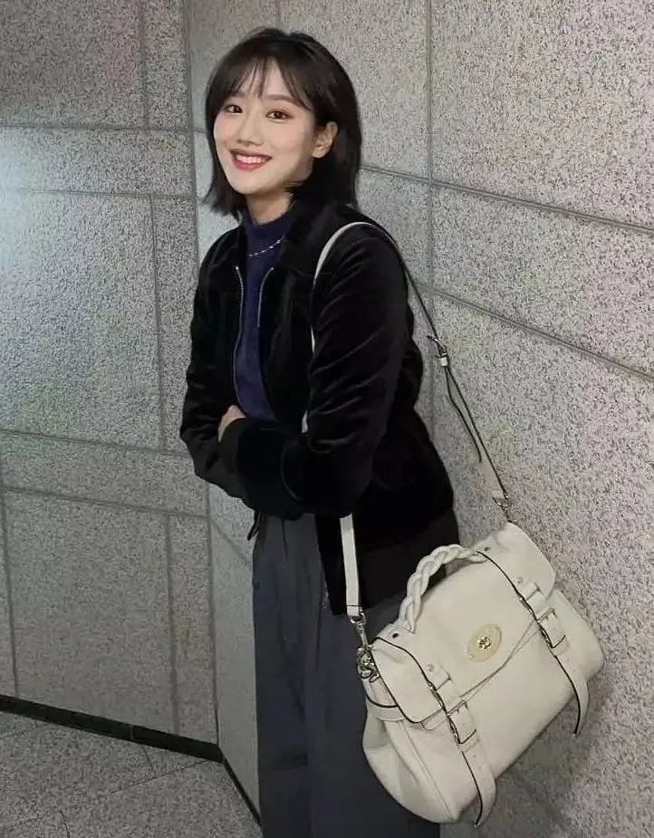 热门中长发发型分享,时尚减龄不挑脸型_气质_造型_高层次