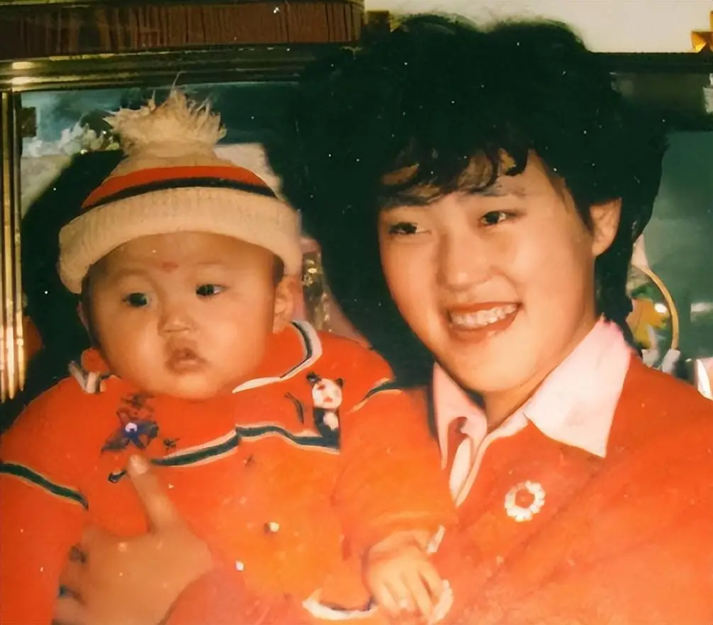 "冻龄女神"张佳宁:拒绝认亲父,百万豪宅送母,出道14年零绯闻_因为