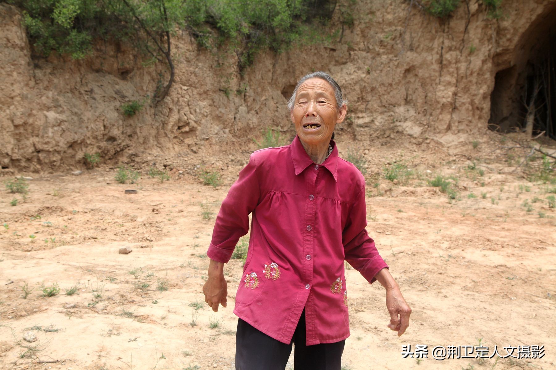 66岁农村老人家藏"钱罐罐",有件事让她心有余悸,看发生了什么