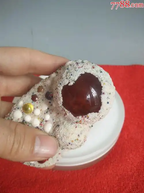 出土少见的老高僧舍利子