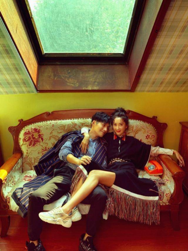 严屹宽与杜若溪拍大片,化身"望妻石"甜喊老婆傻丫头,超恩爱!