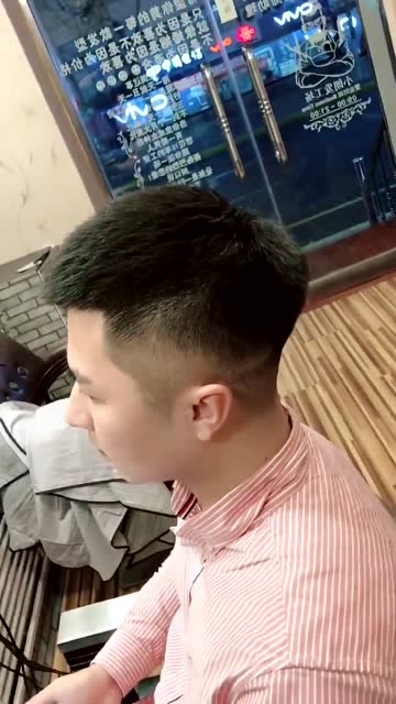 超帅气的男生4厘米短发发型,19年开春时尚发型首选!