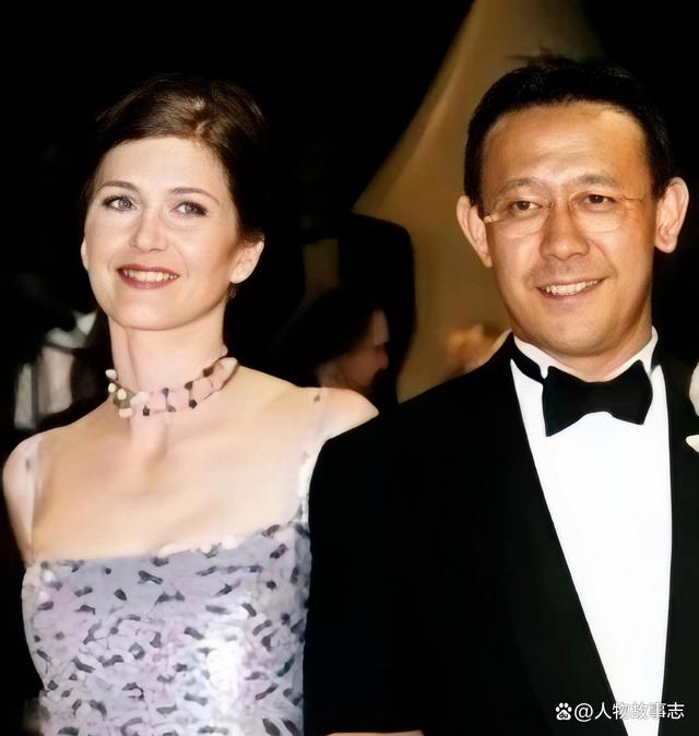 姜文被称为导演界的"鬼才",是享誉海内外的著名演员,导演.