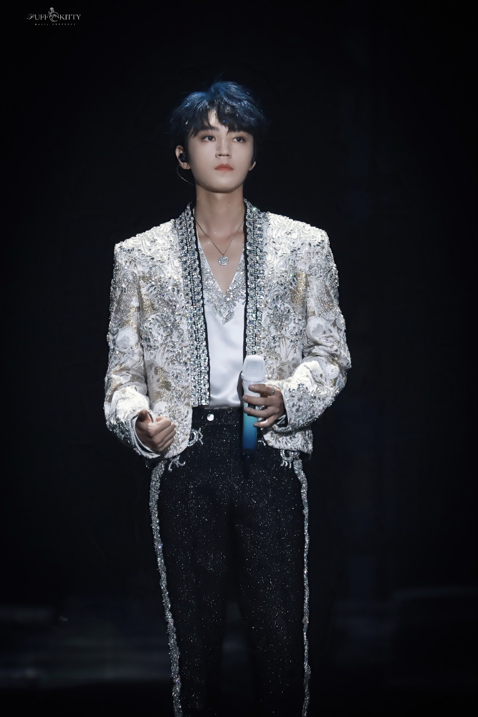 王俊凯新歌回望##王俊凯十周年演唱会单人机位