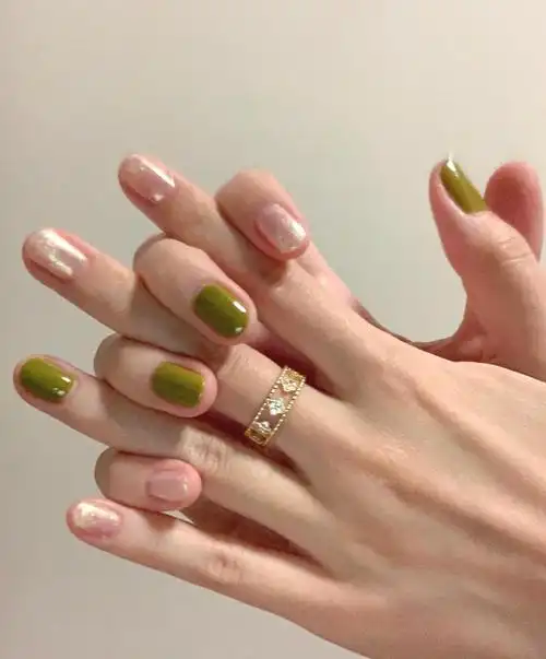 小知识:显手白的美甲颜色(手黑的女生做什么颜色的美甲好看)-图5