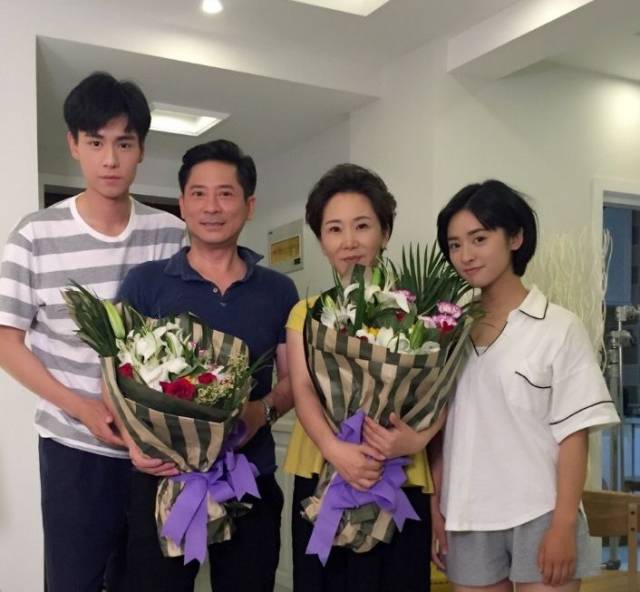 沈月剧中爸爸发博露脚踝的各位注意保暖胡一天第一个被点名