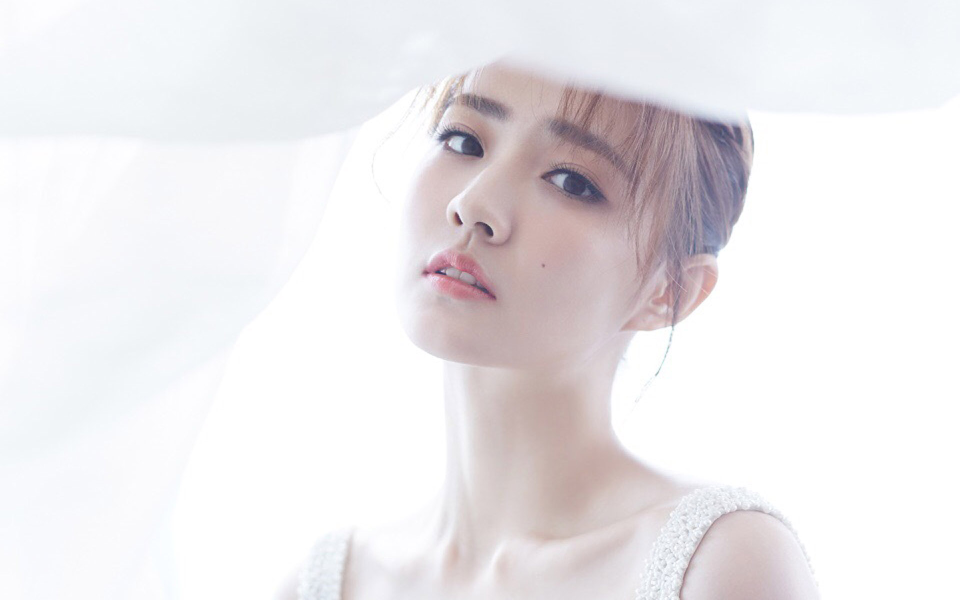 徐璐性感露肩写真图片桌面壁纸