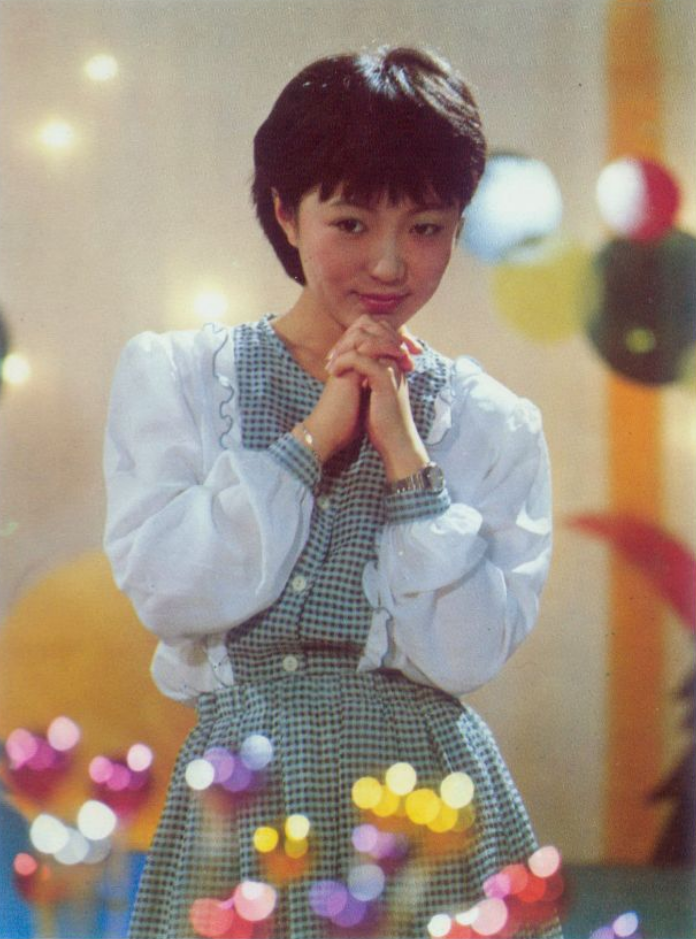 回顾歌手程琳8岁登台13岁走红56岁仍未婚和养女相依为命