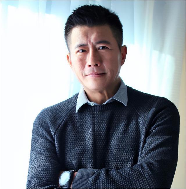 高曙光参演的悬疑剧《交错的场景》在2023年杀青,这一消息引发了许多