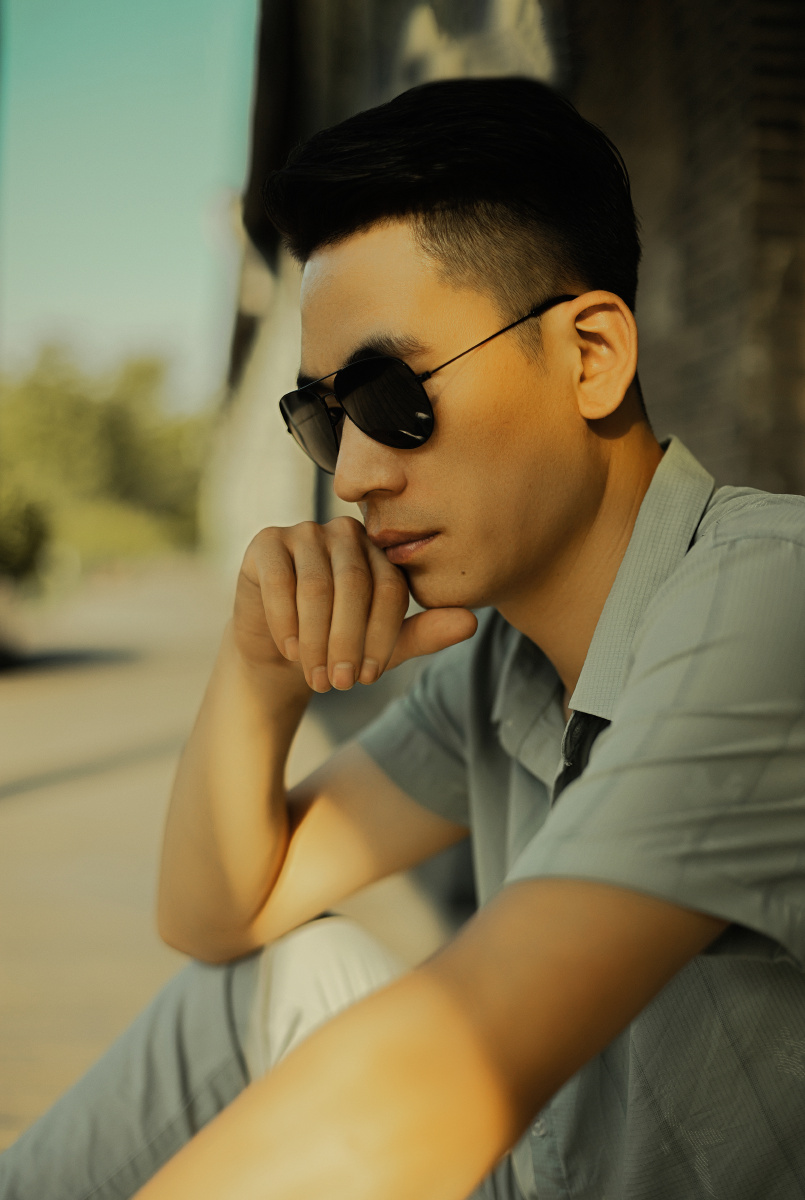 男人那个男孩已没有仗剑走天涯的梦想现已蜕变成家庭和家人的坚强臂膀